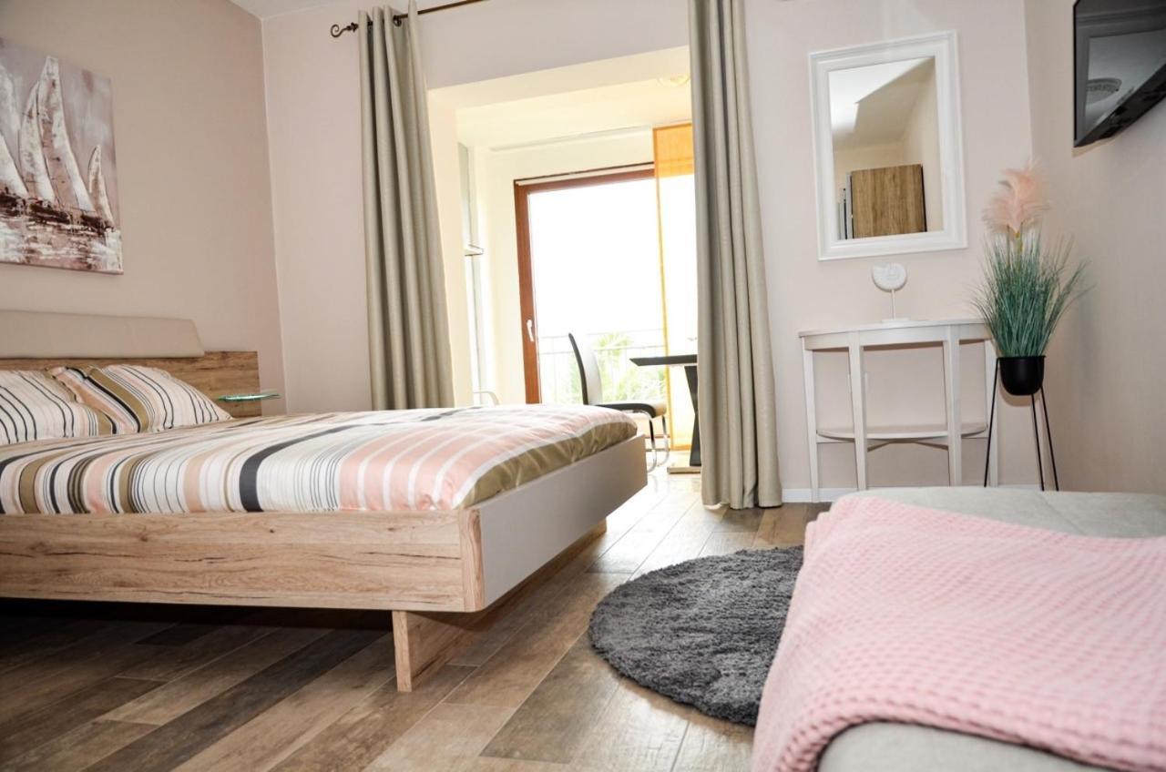 Family Friendly Apartments With A Swimming Pool Povljana, Pag - 244 Екстер'єр фото